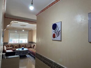 Family Apartment, City View | In-room dining