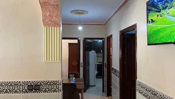 Family Apartment, City View | In-room dining