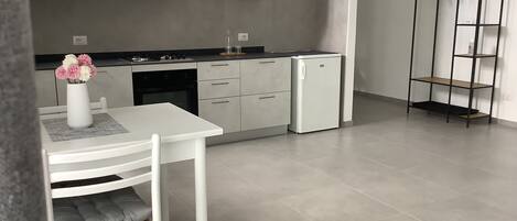 Kühlschrank, Ofen, Herdplatte, Geschirrspüler