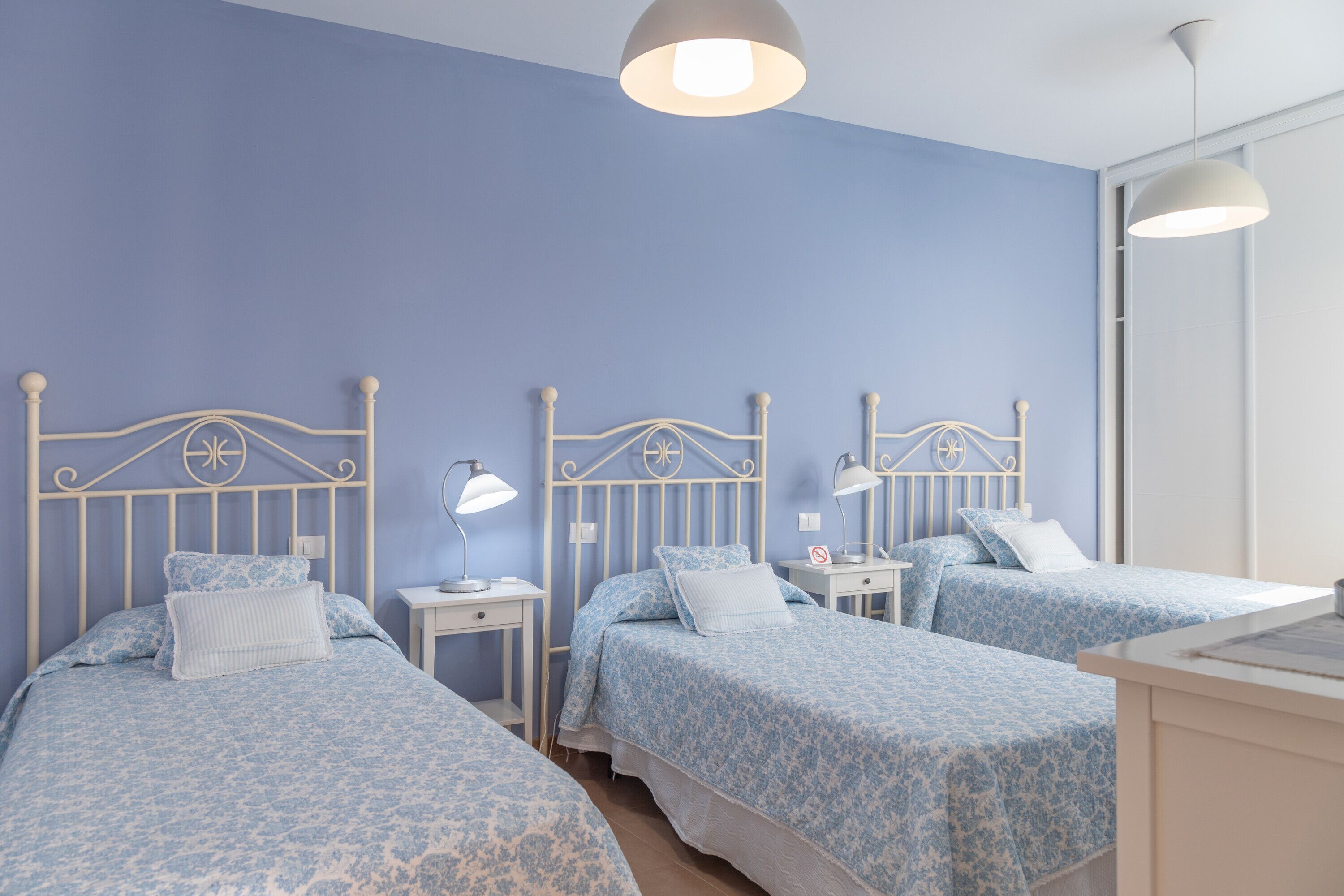 2 dormitorios, tabla de planchar con plancha, wifi y ropa de cama