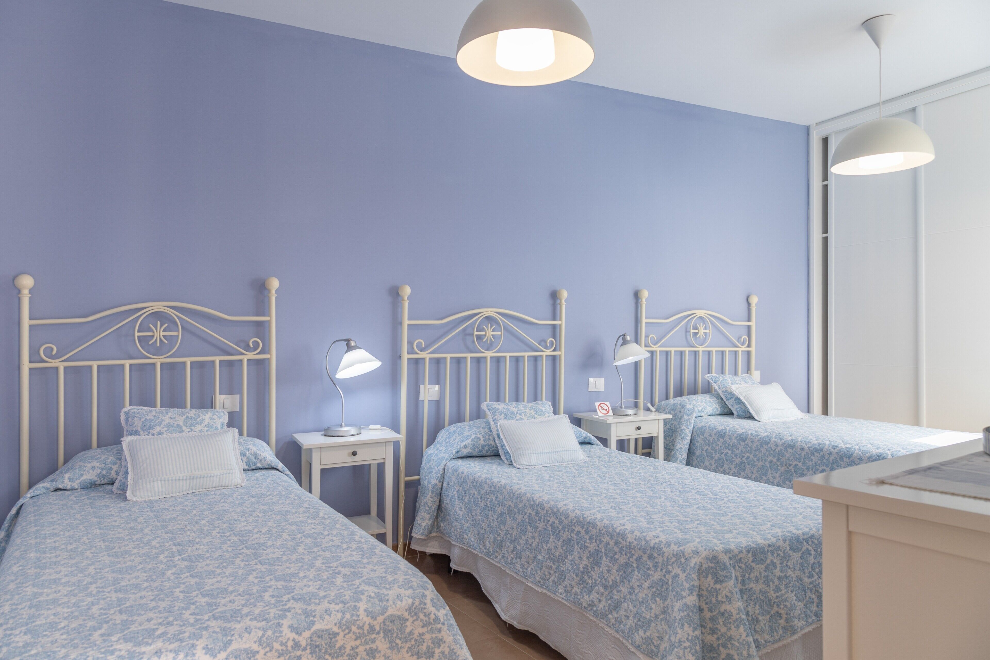 2 chambres, fer et planche à repasser, Wi-Fi, draps fournis