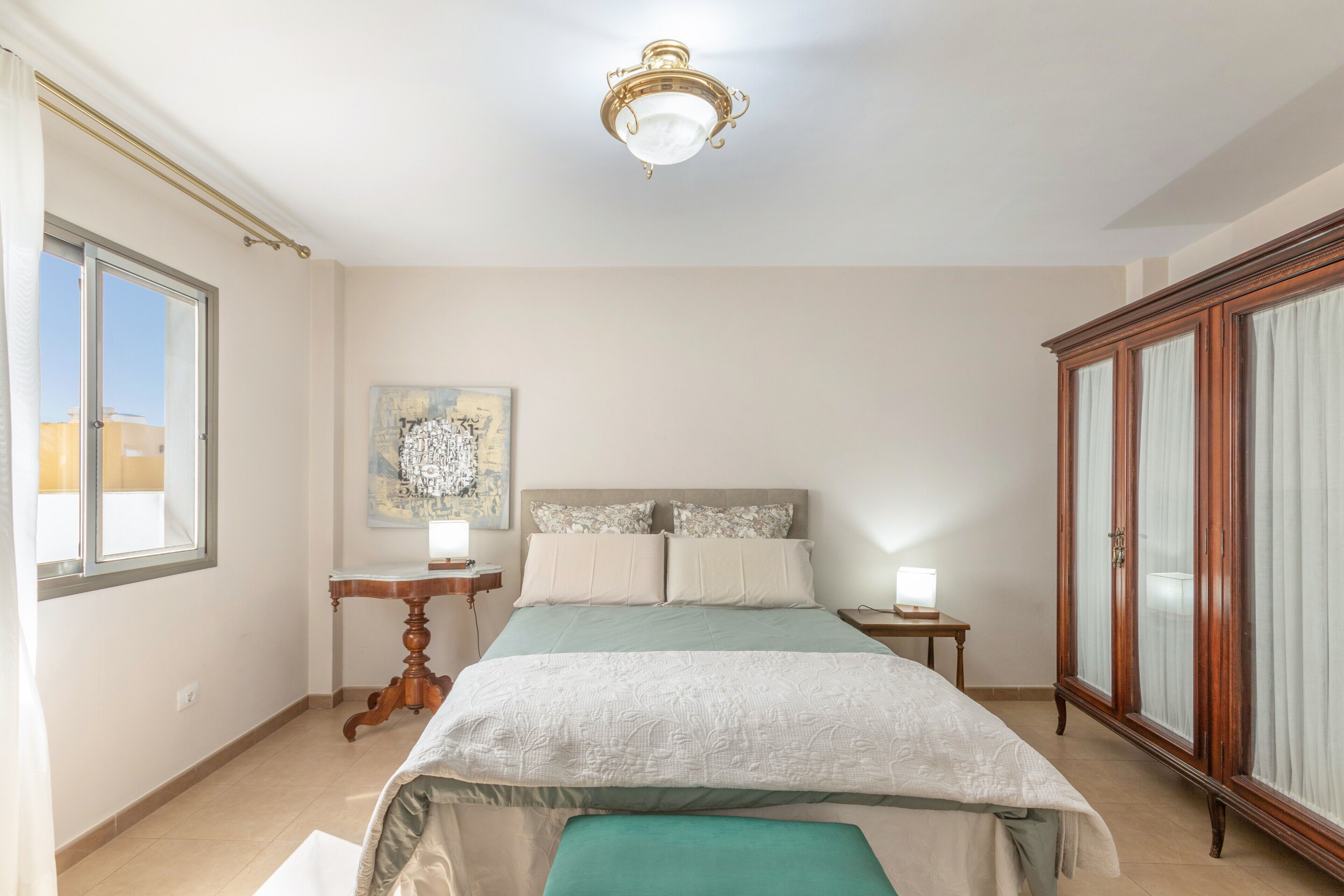 2 dormitorios, tabla de planchar con plancha, wifi y ropa de cama