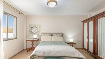 2 dormitorios, tabla de planchar con plancha, wifi y ropa de cama