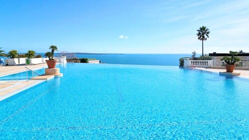 4 people: 1 bedroom with Swimming Pool, Tennis, Parking, A/C