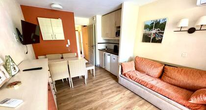 4 people: 1 bedroom with Swimming Pool, Tennis, Parking, A/C