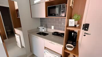 Microwave, coffee/tea maker, cookware/dishes/utensils
