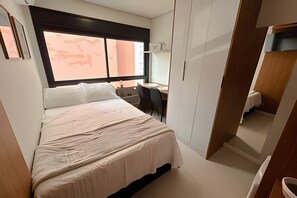Iron/ironing board, bed sheets
