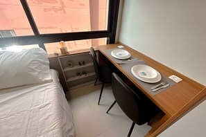 Iron/ironing board, bed sheets