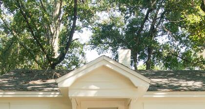 Prime Location! Charming Cottage, Fenced Yard & Close to Downtown & FSU