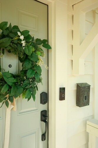 Prime Location! Charming Cottage, Fenced Yard & Close to Downtown & FSU