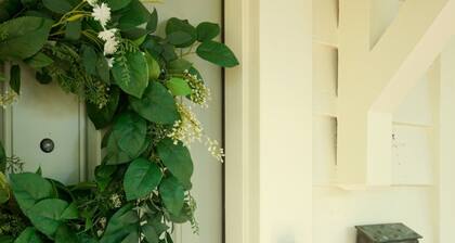 Prime Location! Charming Cottage, Fenced Yard & Close to Downtown & FSU