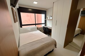 Iron/ironing board, bed sheets