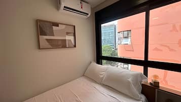 Iron/ironing board, bed sheets