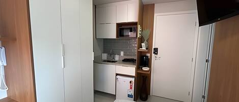 Fridge, microwave, coffee/tea maker, cookware/dishes/utensils