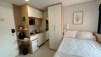 Iron/ironing board, internet, bed sheets