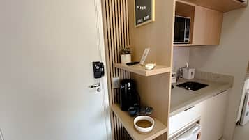 Microwave, coffee/tea maker, cookware/dishes/utensils
