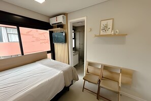 Iron/ironing board, Internet, bed sheets