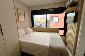 Iron/ironing board, internet, bed sheets
