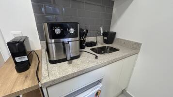 Cookware/dishes/utensils