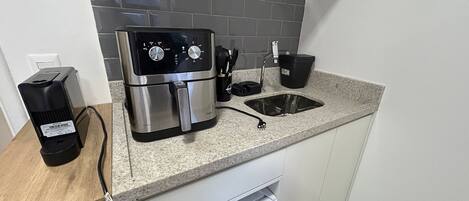 Cookware/dishes/utensils