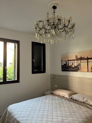 Down comforters, memory foam beds, desk, laptop workspace - Casa sulla Laguna Castello (Venice)