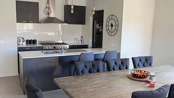 House, 4 Bedrooms, Smoking, Balcony | Dining room