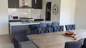 Casa, 4 habitaciones, para fumadores, balcón | Comedor