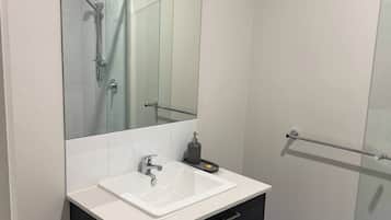 House, 4 Bedrooms, Smoking, Balcony | Bathroom