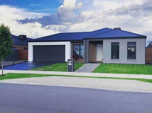 House, 4 Bedrooms, Smoking, Balcony | Bathroom