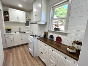 Microwave, oven, stovetop, cookware/dishes/utensils