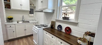 Cozy and Peaceful 1-bedroom Farmhouse in Somis