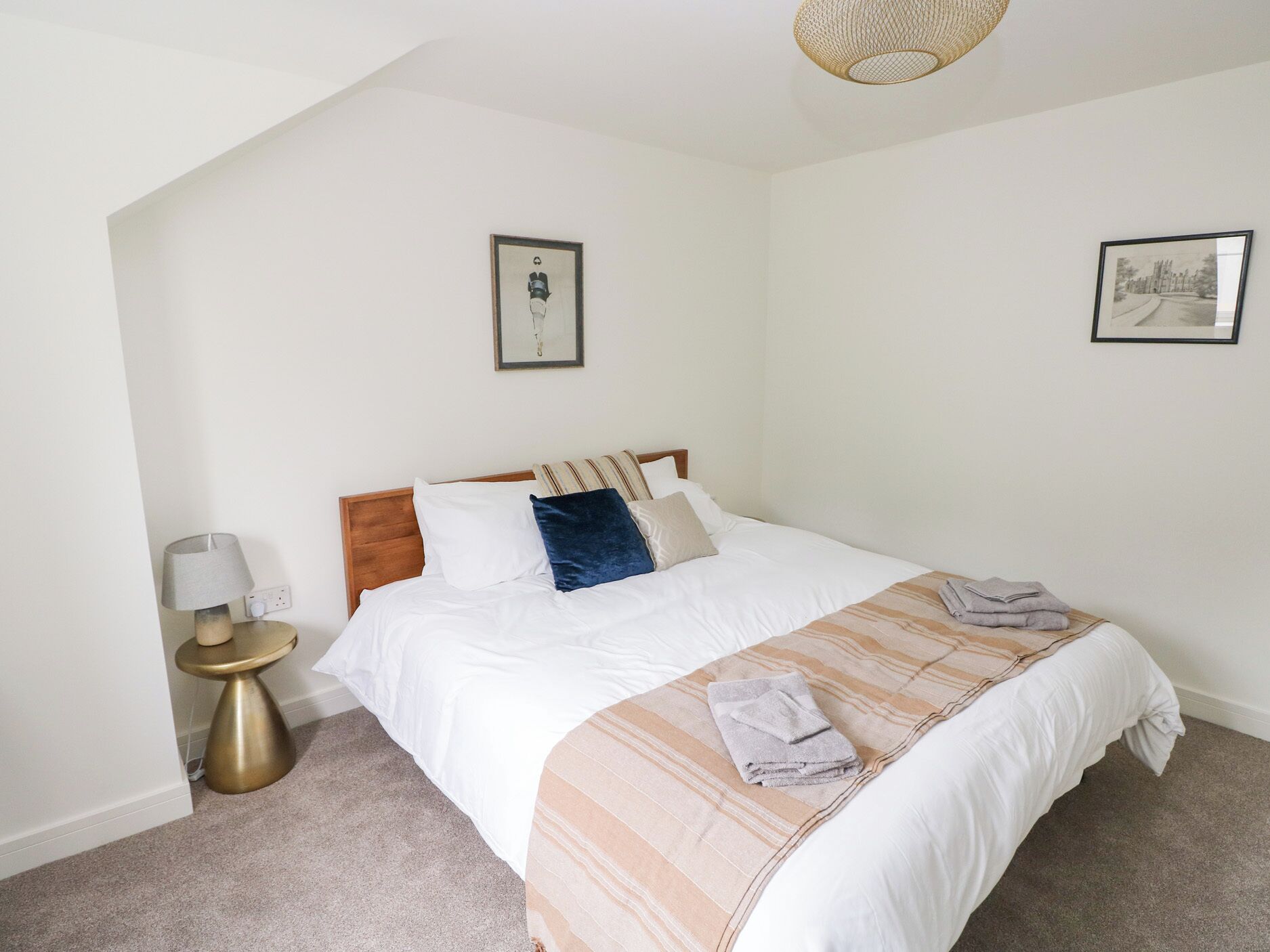 5 개의 침실, 각각 다른 스타일의 인테리어,   각각 다르게 가구 비치, 무료 WiFi