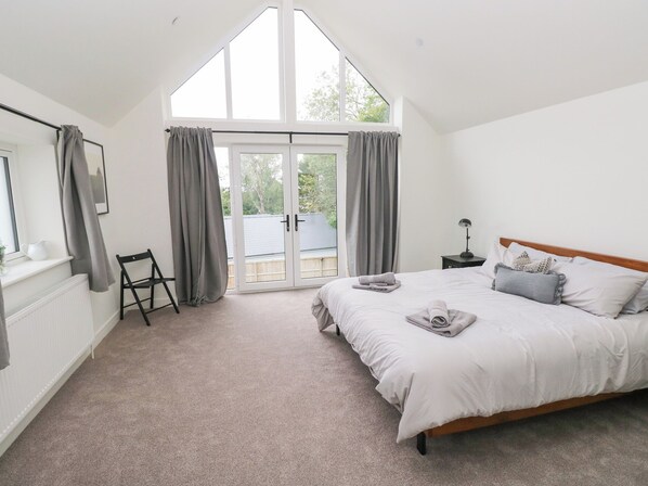 5 bedrooms, individually decorated, individually furnished, free WiFi - Ty Landsker (Milford Haven)