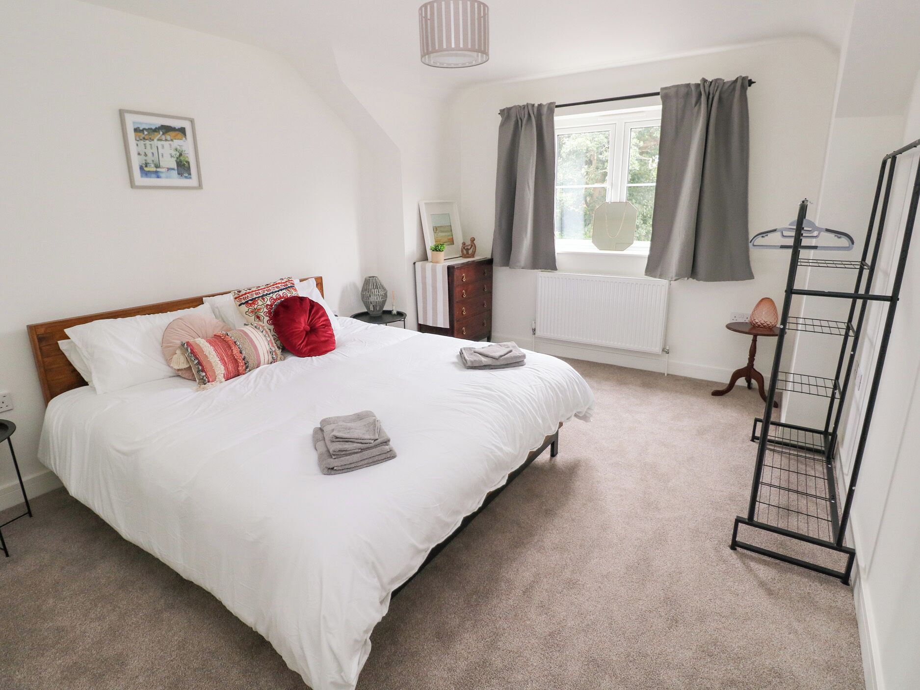 5 bedrooms, individually decorated, individually furnished, free WiFi