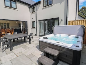 Cottage | Outdoor dining - Ty Landsker (Milford Haven)