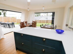 Dining - Ty Landsker (Milford Haven)