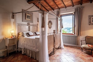 6 bedrooms, iron/ironing board, free WiFi, bed sheets