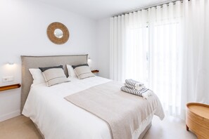 3 bedrooms, iron/ironing board, Internet, bed sheets