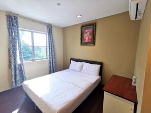 Deluxe Double Room | Free WiFi, bed sheets - 98 Hotel (Johor Bahru)