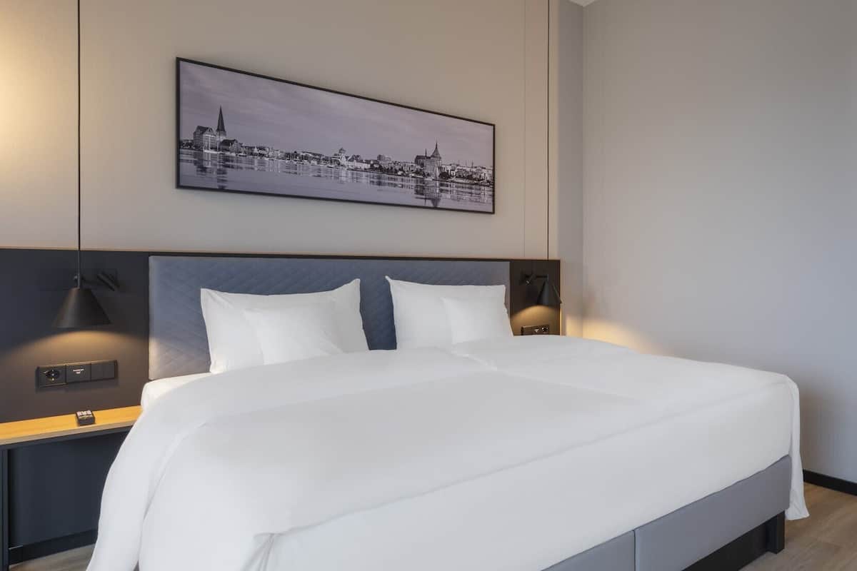 Superior dubbelrum - utsikt mot staden | Allergitestade sängkläder, duntäcken och minibar