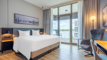 Phòng đôi Premium, hiên, quang cảnh cảng | Bộ đồ giường kháng dị ứng, chăn bông, minibar, két bảo mật tại phòng