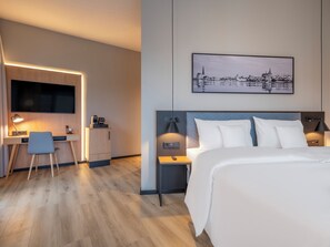 Premium Double Room, Harbour View | Hypo-allergenic bedding, down duvets, minibar, in-room safe - ScanHotels Stadthafen (Rostock)