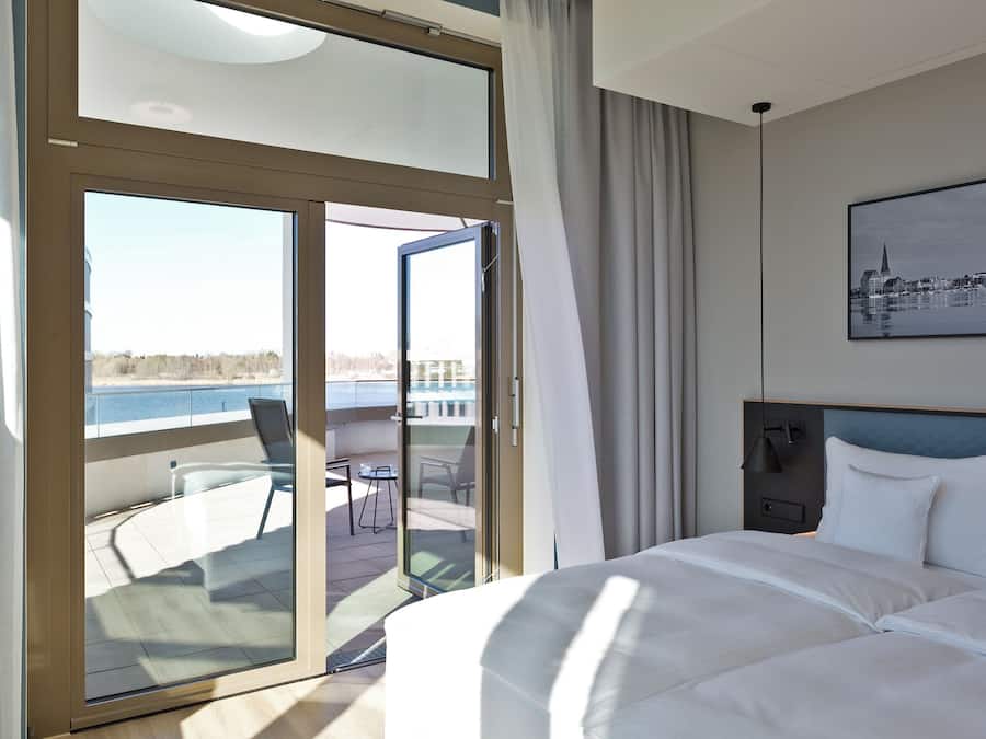 Comfort Apartment | Hypo-allergenic bedding, down comforters, minibar, in-room safe
