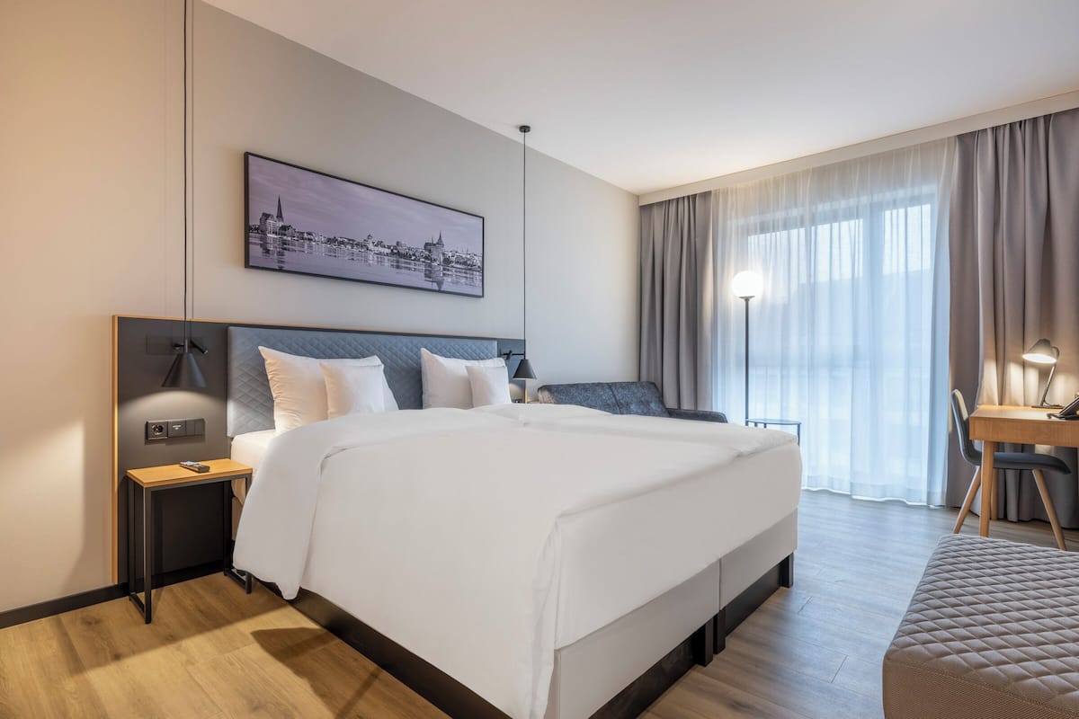 Hypo-allergenic bedding, down duvets, minibar, in-room safe