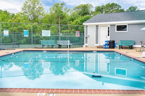 Charming 1-bedroom apartment with WiFi, AC in brilliant East Windsor