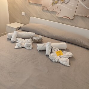Double Room, Balcony, City View | Blackout curtains, soundproofing, iron/ironing board, free WiFi - ABT L'Aura  (Palermo)