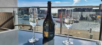 Anchorage vacation apartment - For 4 people with harbor view and private wallbox