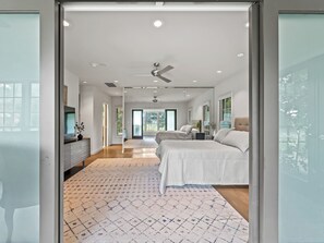 4 Schlafzimmer, Schreibtisch, Bügeleisen/Bügelbrett, Reisekinderbett