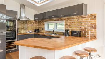 Dishwasher, cookware/dishes/utensils