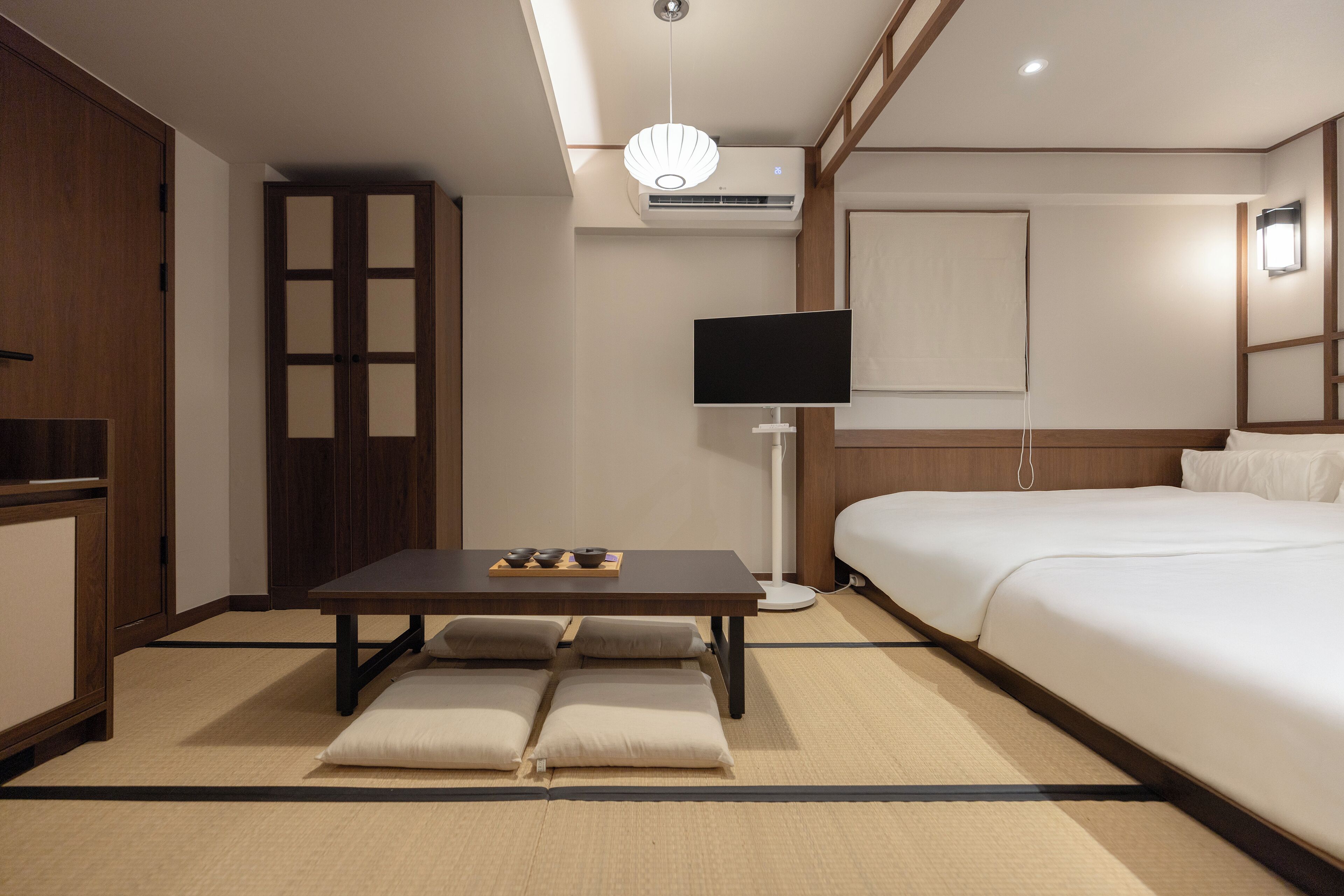 Studio Suite Keluarga | Meja kerja, ruang kerja ramah laptop, dan Wi-Fi gratis